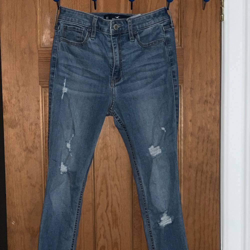 Super cute high-rise skinny jeans🌸🦋